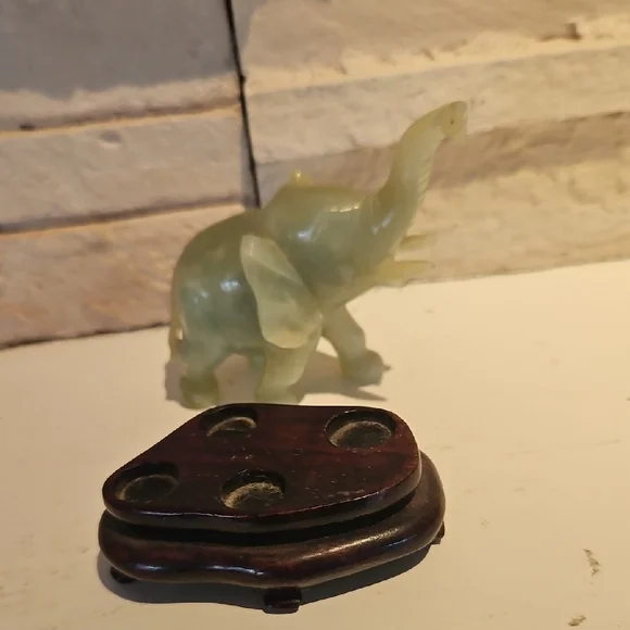 Green Elephant Jade Sculpture - Picture 5 of 7